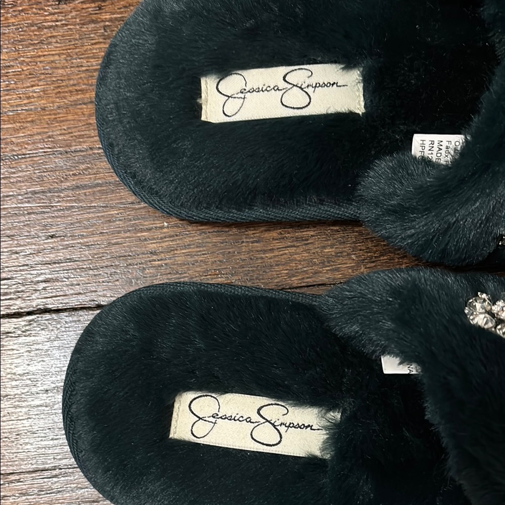 Jessica Simpson Faux Fur slippers - Picture 2 of 4